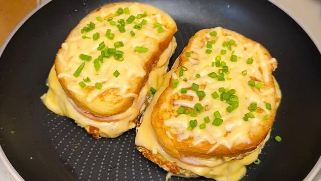 Sanduíche proteico de frigideira